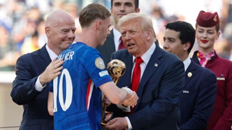 Cucurella bất ngờ khi Donald Trump chiếm sóng buổi lễ trao cúp Chelsea