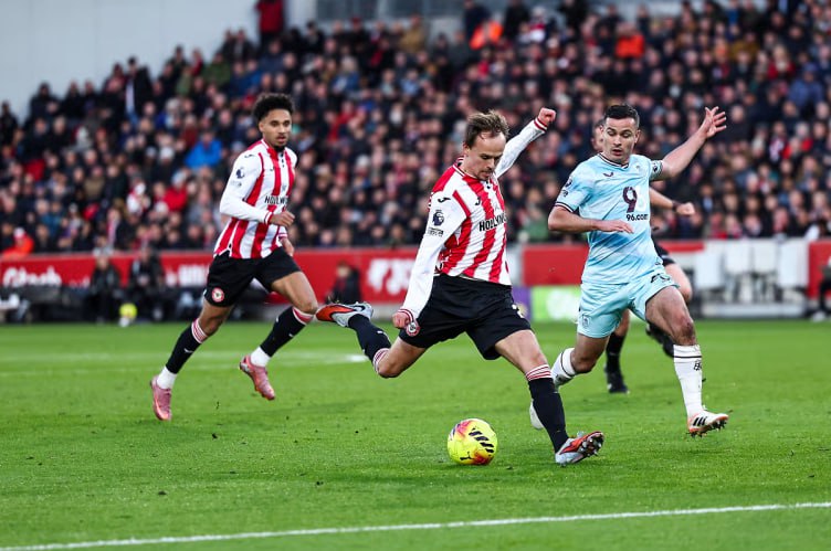 Brentford vs Burnley (22:00  29/11) | Xem lại trận đấu