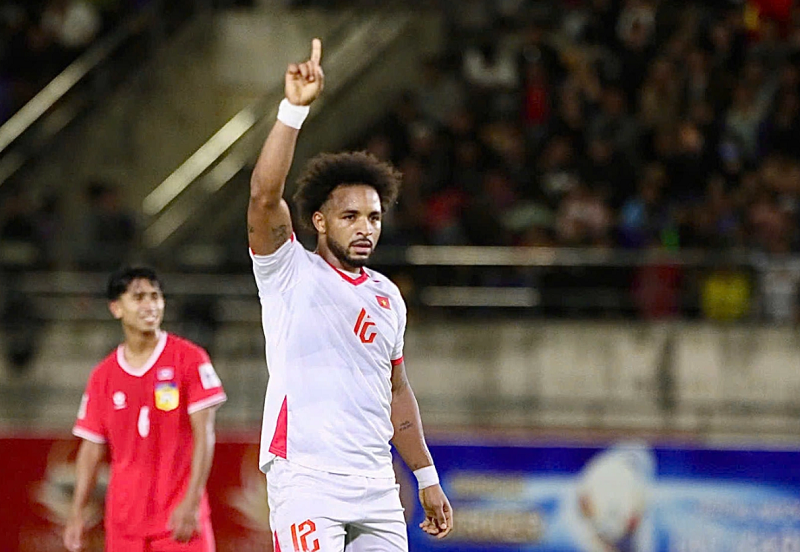 Xuân Son tái xuất rực rỡ và bất ngờ được FIFA gọi tên